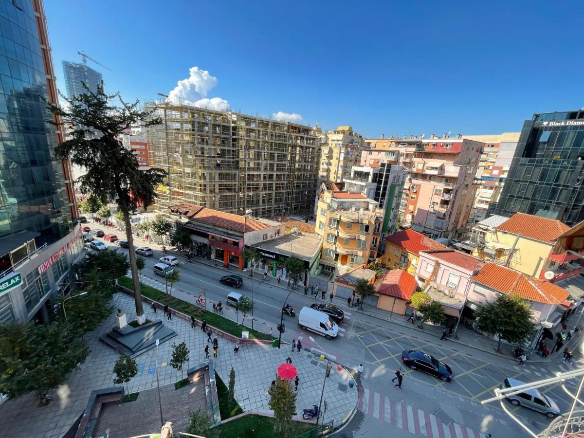 Comfort Apartment In City Center Tirana Esterno foto