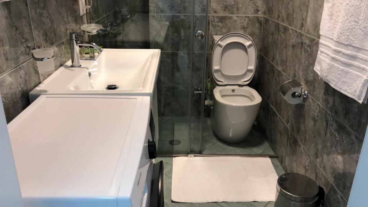 Comfort Apartment In City Center Tirana Esterno foto